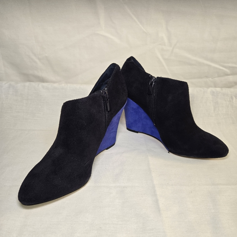 Ann Taylor Aubrey Suede Wedge Bootie Size 5